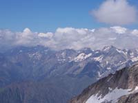 Du sommet, vue sur les hauts sommets espagnols à l'ouest (Les Posets, deuxième sommet pyrénéen à 3375m))